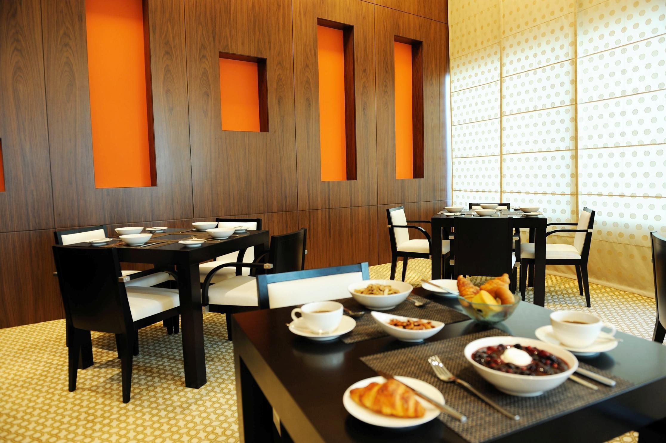 Staybridge Suites Yas Island Abu Dhabi By Ihg ร้านอาหาร รูปภาพ