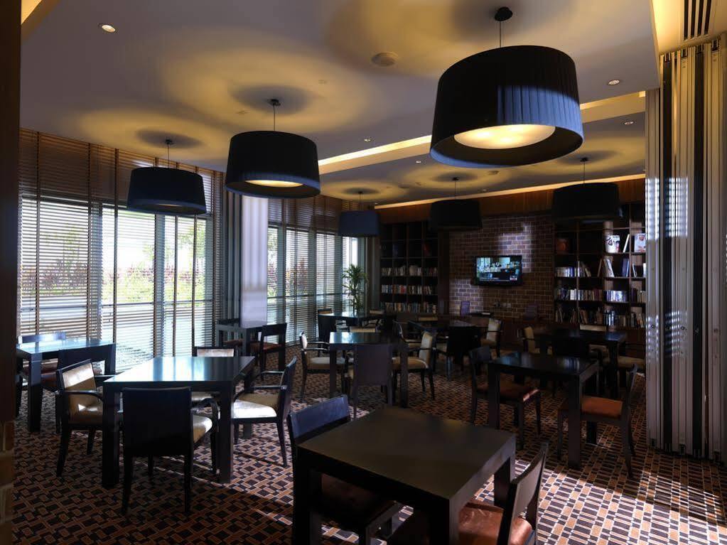 Staybridge Suites Yas Island Abu Dhabi By Ihg ภายนอก รูปภาพ